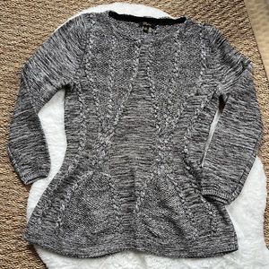 Cupio M beautiful knit Peplum Sweater in Black and White